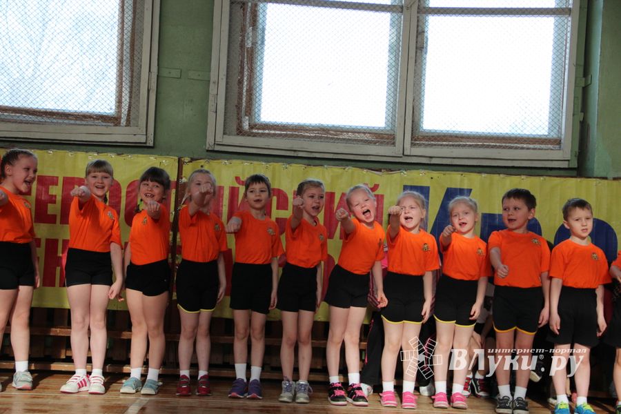 В Великих Луках стартовали спортивные соревнования среди дошколят «Юные олимпионики»