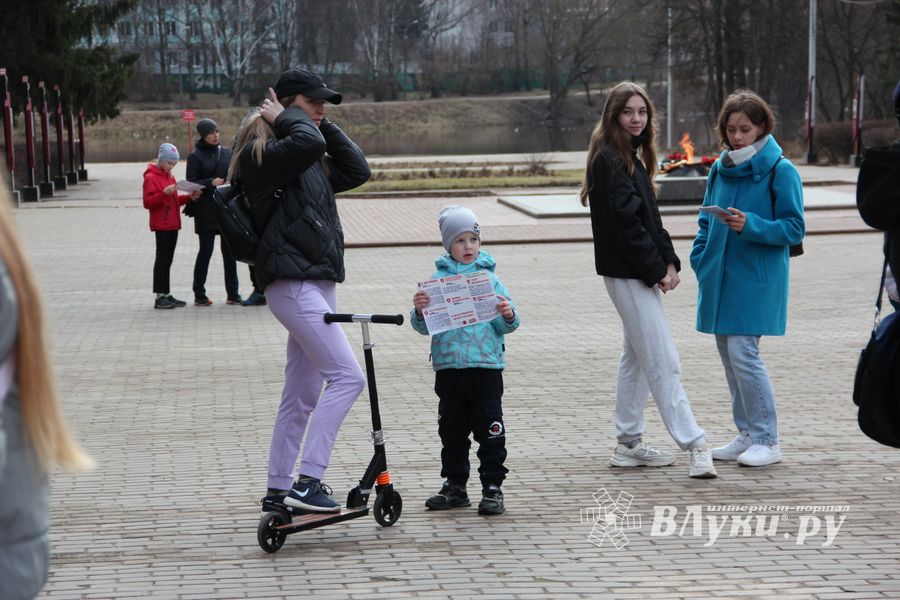 Великолучане присоединились к Всероссийской акции по ходьбе (ФОТО)
