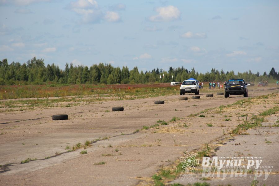 Под Великими Луками прошел второй этап Чемпионата по Drag Racing (фото)