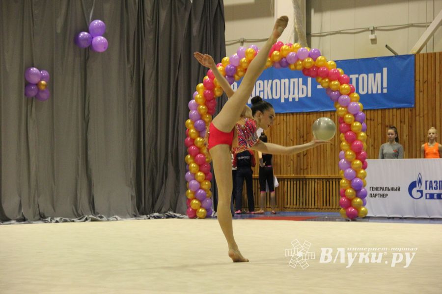 В Великих Луках завершился первый день соревнований Открытого Первенства города по художественной гимнастике (ФОТО) (0+))