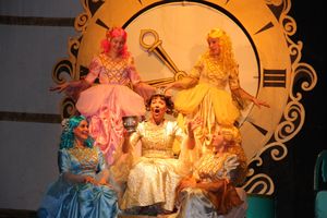 «Принцессу на горошине» и «Свинопаса» показал Великолукский драматический театр (фото)