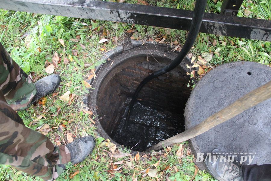 На пр. Гагарина чистят ливнёвку (ФОТО)