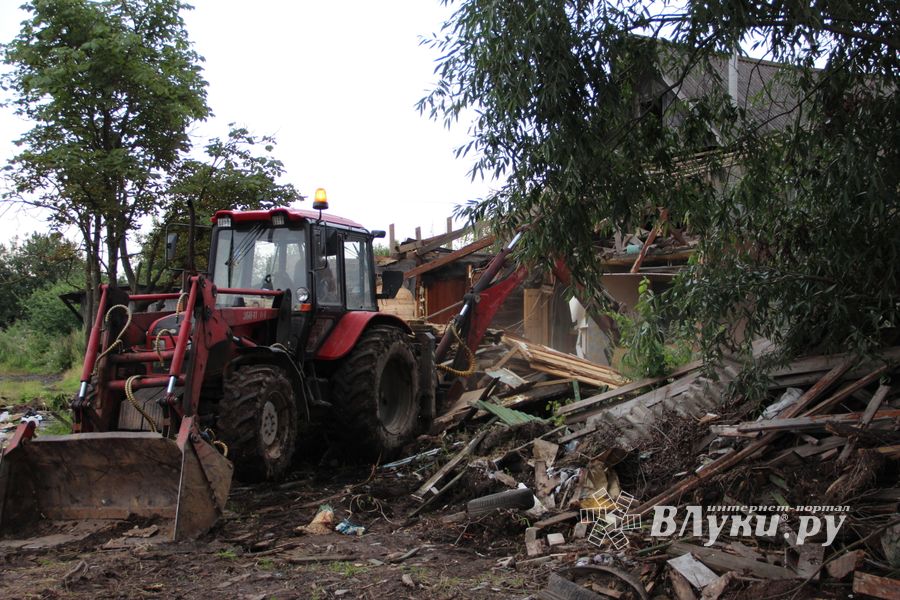 Великие Луки: ломать - не строить