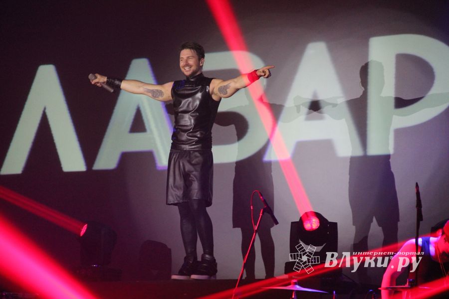 В Великих Луках состоялся концерт Сергея Лазарева