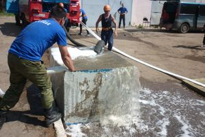 В Великих Луках прошли соревнования среди пожарных