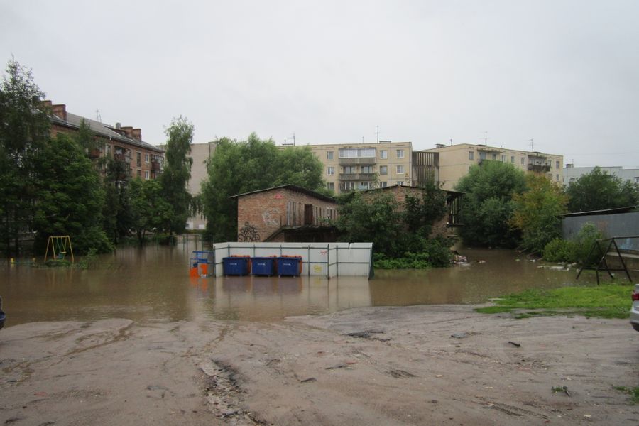 Выявлен самый затопленный двор в Великих Луках (ФОТО)