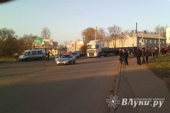 В Великих Луках фура насмерть сбила пешехода