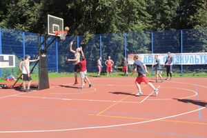 «Оранжевый мяч» в Великих Луках в День физкультурника (ФОТО)