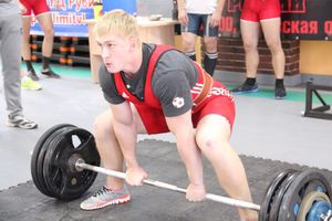 В Великих Луках прошел открытый городской турнир по пауэрлифтингу (фото)