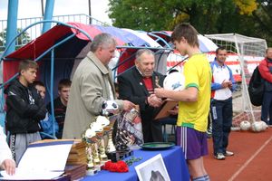 Награждение победителуй турнира по футболу памяти М.Ф. Хренова 