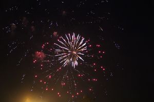 9 мая в Великих Луках. Шествие и салют