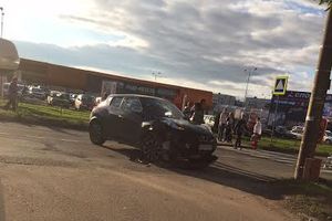 В Великих Луках девушка-водитель врезалась в столб (фото) 