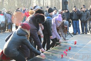 90-летие со дня рождения Александра Матросова. Митинг и возложение цветов к памятнику