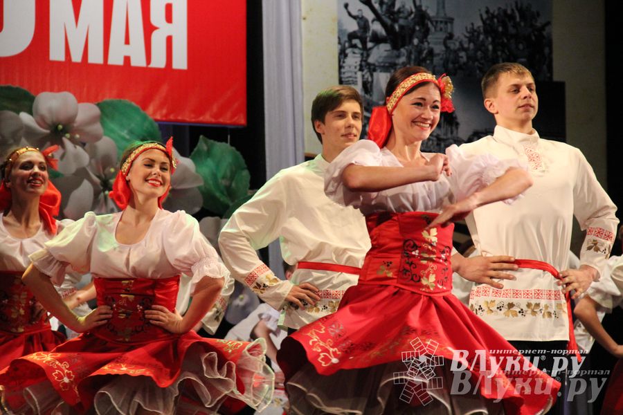 Праздничный вечер, посвященный 70-летию Победы в Великой Отечественной войне 1941-1945 годов прошел в Великих Луках (фото)