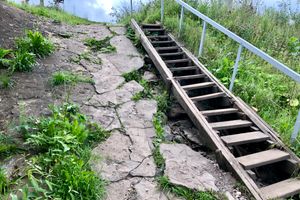 Великолучанка собралась жаловаться Путину на опасный Лазавицкий переезд (ФОТО)