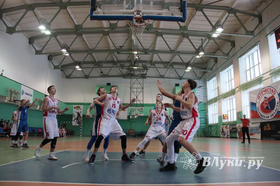 В Великих Луках завершился Международный турнир по баскетболу (ФОТО)