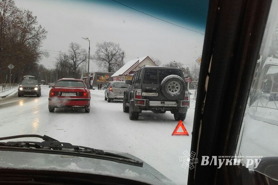 ДТП в Великих Луках на пр-те Гагарина