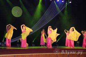 В ДК ЛК прошел музыкально-танцевальный спектакль «Босиком по млечному пути» (фото)