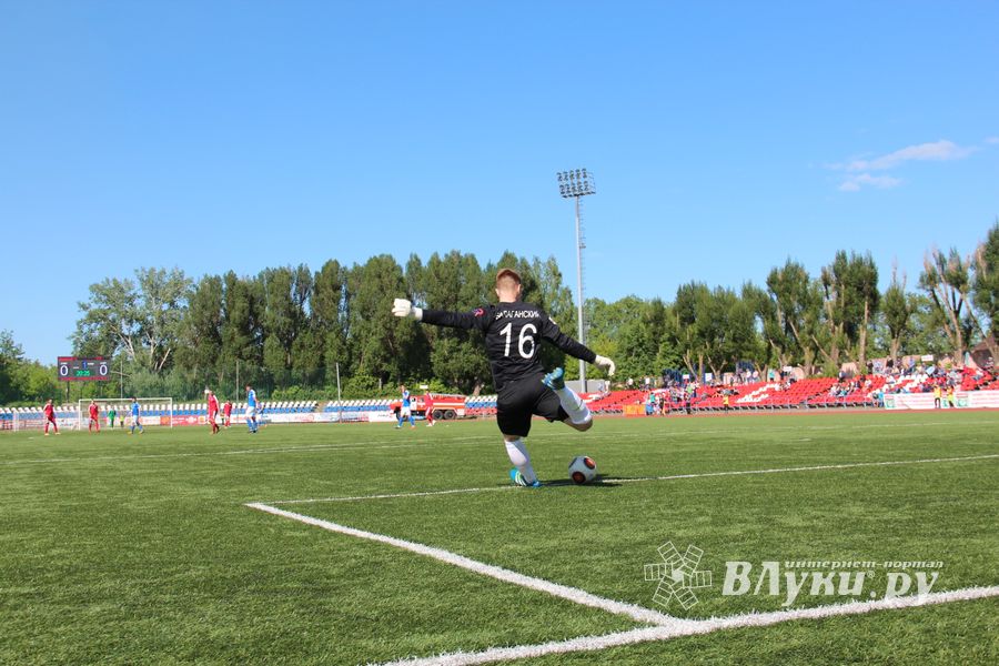 Великолучане проиграли последний домашний матч дебютного сезона (ФОТО)