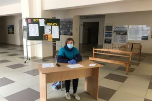 Великолукским школьникам стали раздавать продуктовые наборы (ФОТО)