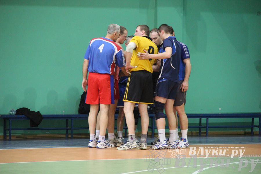 Сборная Великолукского района стала обладателем Кубка города по волейболу (фото)