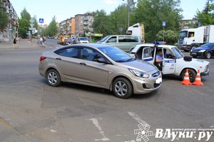 В Великих Луках подросток попал под машину