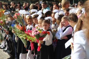 В Великих Луках торжественно встретили День знаний (ФОТО)