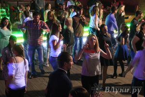 Радиостанции «Авторадио Великие Луки» и «Европа Плюс Великие Луки» отметили свой профессиональный праздник (фото)