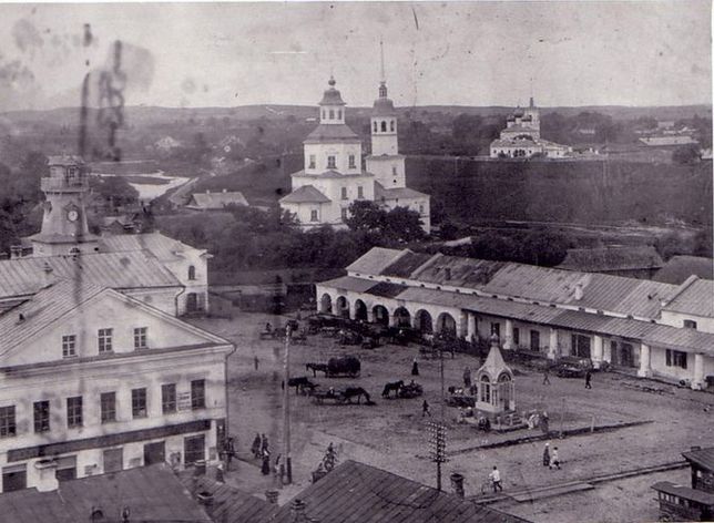 Вид на Спасо-Преображенскую церковь и Воскресенский собор в Крепости