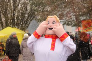 В Великих Луках сожгли Масленицу (фото)