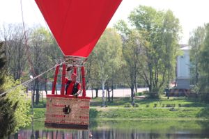 Шар, посвященный 850-летию города, поднялся над Великими Луками (ФОТО)