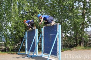 В Великих Луках прошли соревнования среди пожарных