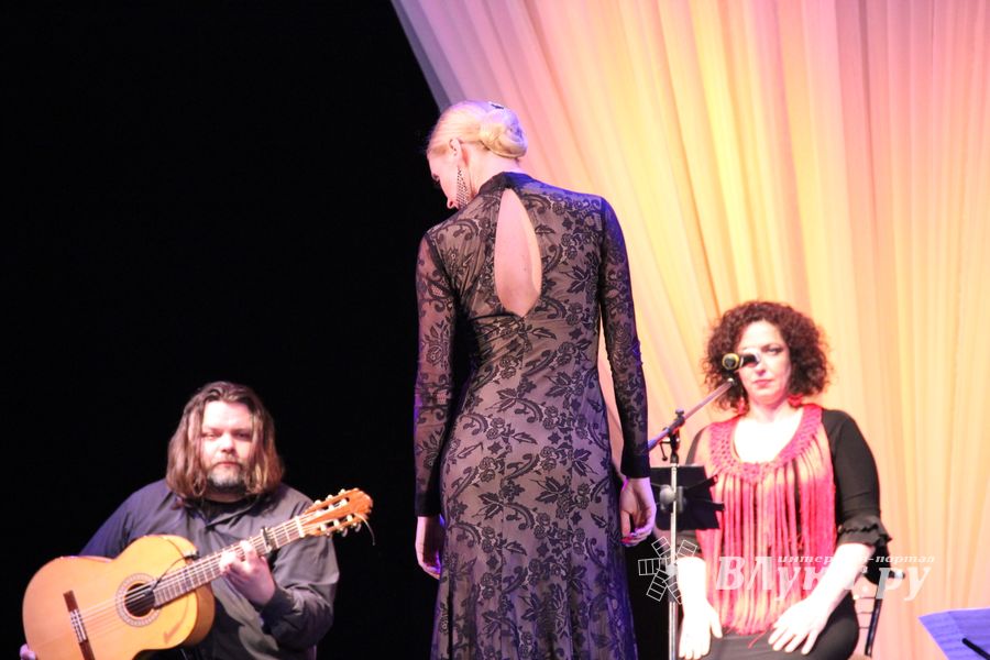 Музыканты De Las Llamas на сцене ДК ЛК 