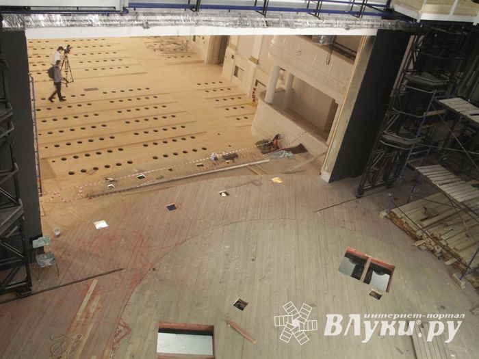 Пресс-тур по великолукскому драмтеатру (ФОТО)