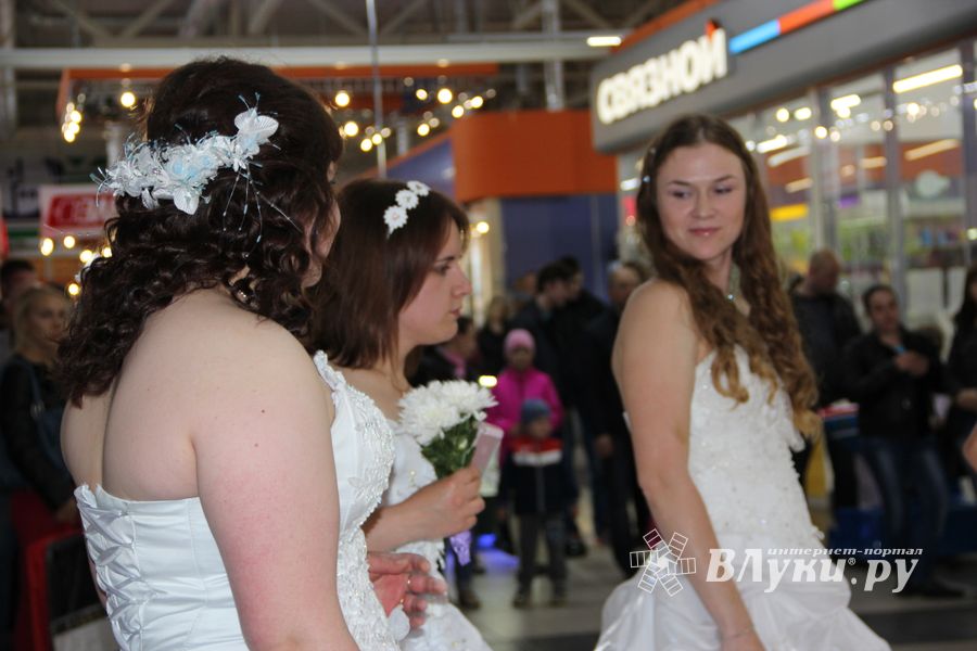 В Великих Луках бегали невесты (ФОТО)