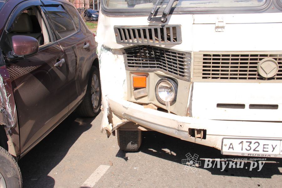Фотофакт: ДТП на проспекте Гагарина в Великих Луках