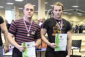 В Великих Луках состоялись Первенство города по жиму штанги и Первый Кубок города по армлифтингу (фото)