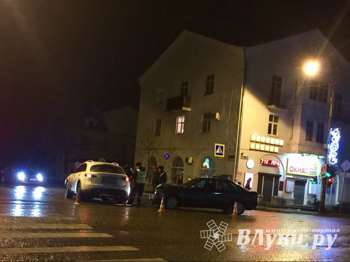 В Великих Луках произошло ДТП (ФОТО)