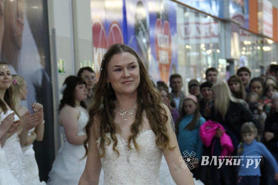 В Великих Луках бегали невесты (ФОТО)