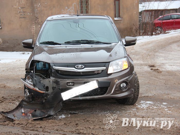 Очередное ДТП произошло в Великих Луках (ФОТО)