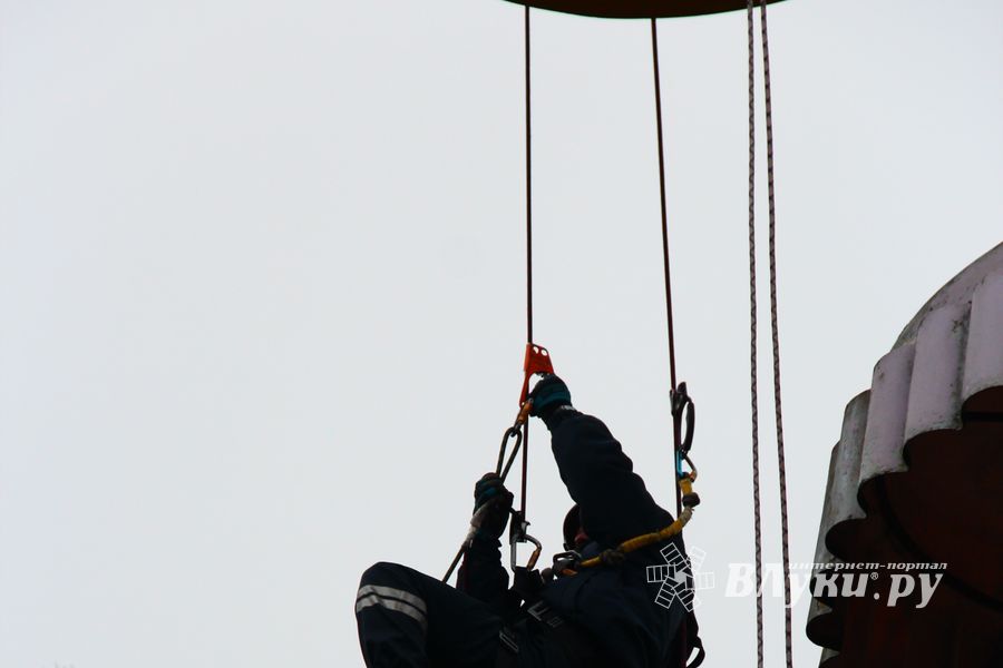 В Великих Луках в Парке культуры и отдыха полным ходом идёт подготовка к празднованию Масленицы (фото)