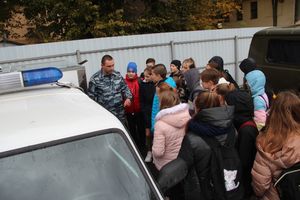 Великолукских школьников познакомили со спасательной техникой (ФОТО)