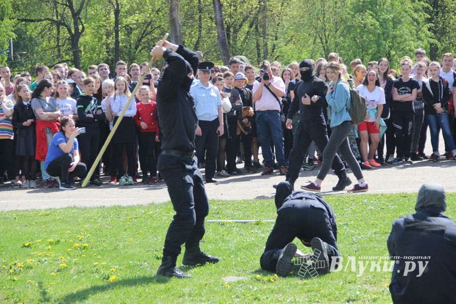 Спецназ «разгромил» на Дятлинке «банду»