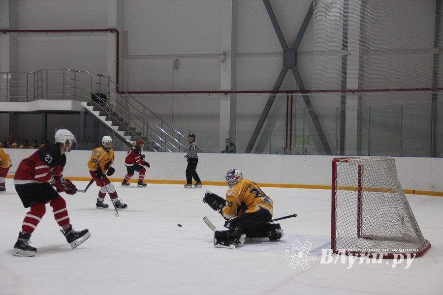 Хоккейные матчи чемпионатов города Великие Луки и Псковской области по хоккею прошли в СОК «Айсберг» (ФОТО)