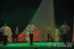 Музыкальный урок памяти прошел в ДК имени Ленина в Великих Луках (фото)