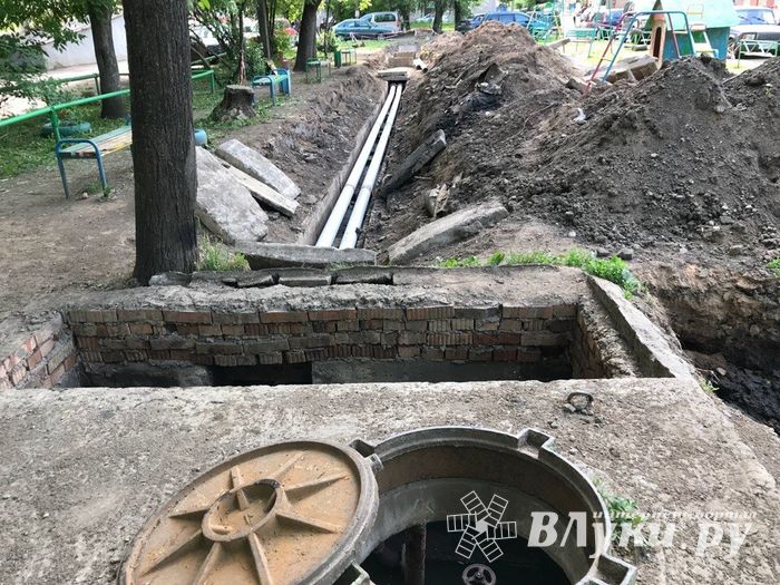 В Великих Луках, на территории детского сада №12, ведется замена отопительной системы (ФОТО)