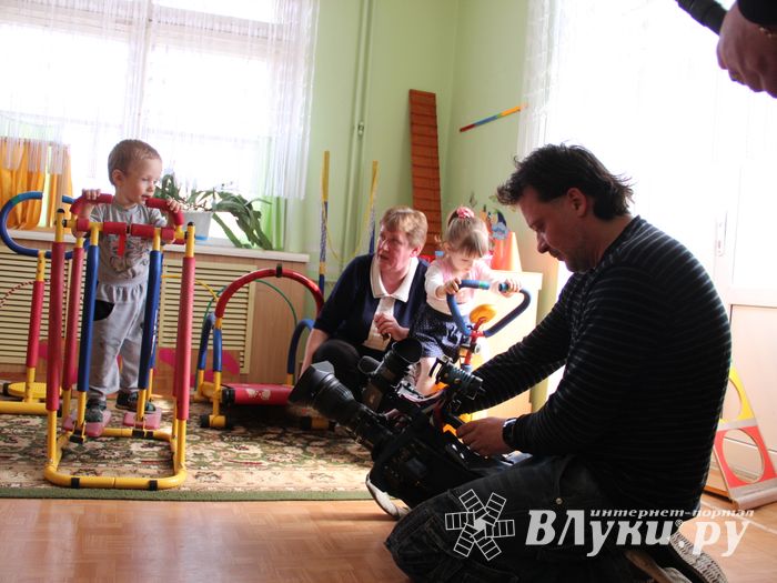 Первый канал в Великих Луках: помочь маленькому Мише Косенкову (фото)