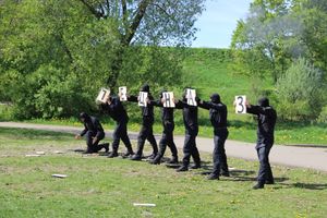 Спецназ «разгромил» на Дятлинке «банду»