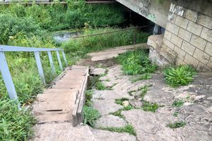 Великолучанка собралась жаловаться Путину на опасный Лазавицкий переезд (ФОТО)