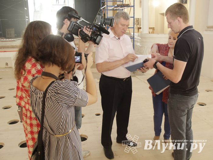 Пресс-тур по великолукскому драмтеатру (ФОТО)